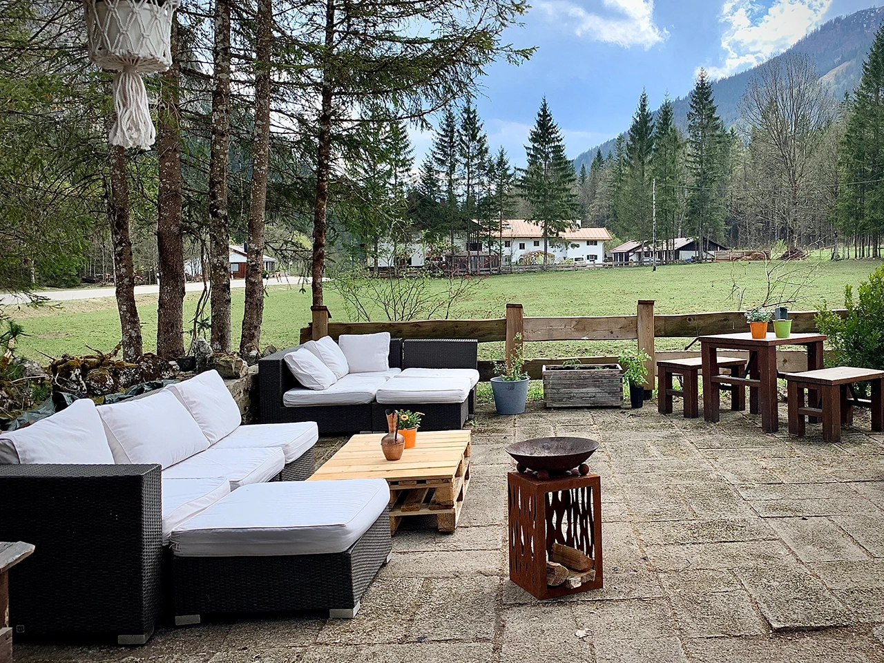 Loungemöbel auf der Sonnenterrasse